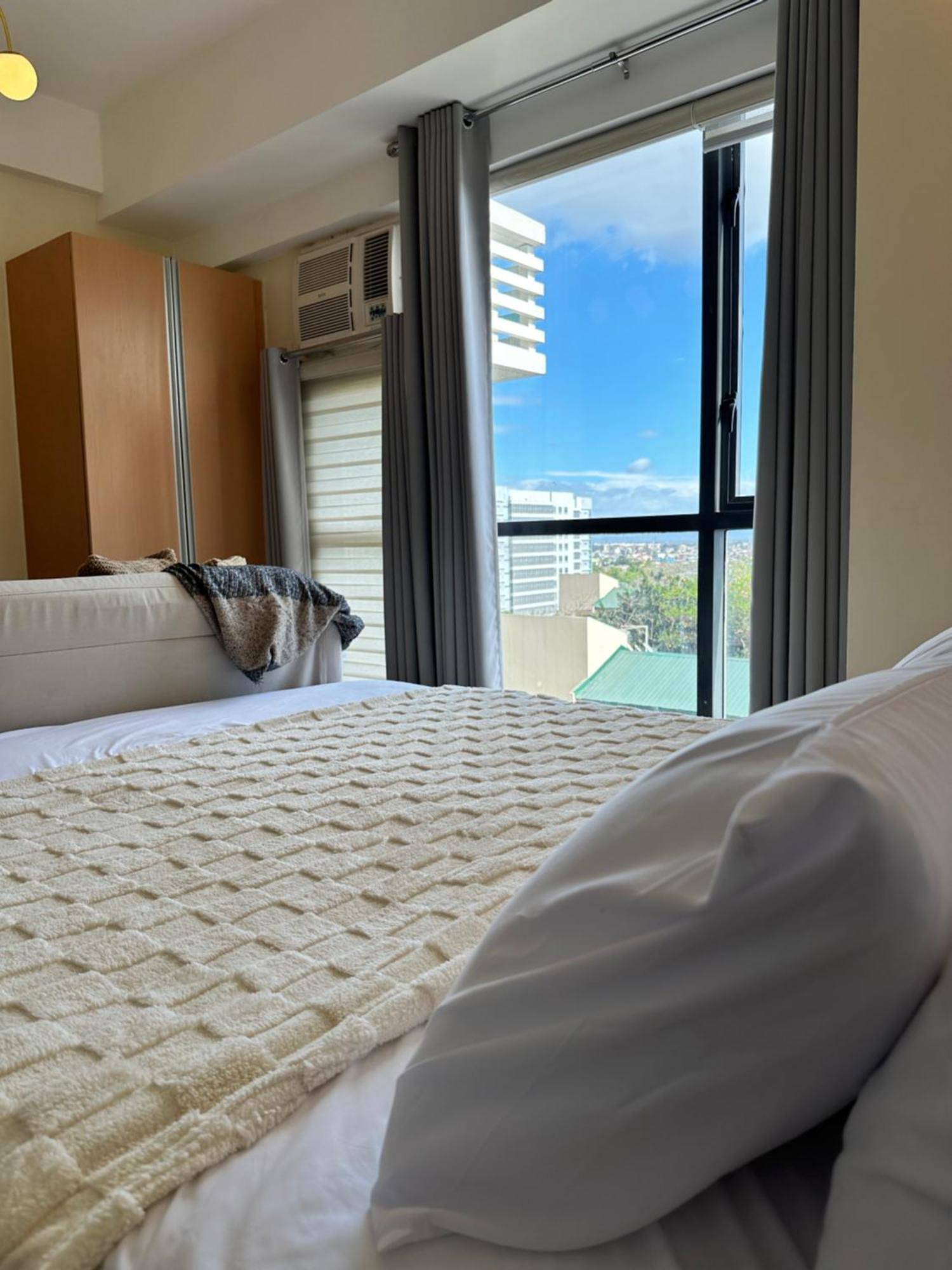 L Viceroy Taguig Apartment *
