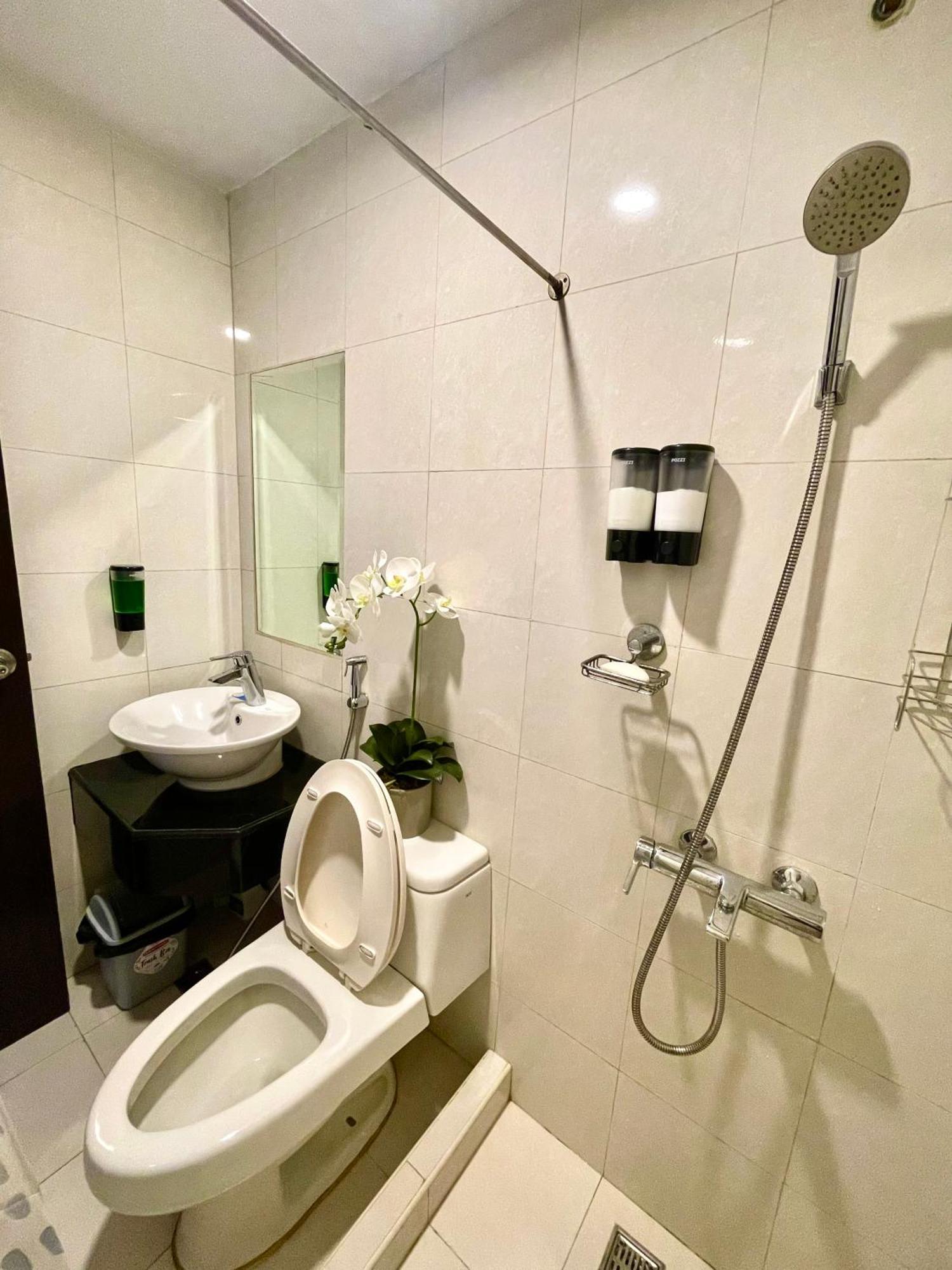Plosius Rich At Manhattan Parkway Araneta Cubao Homestay Manila