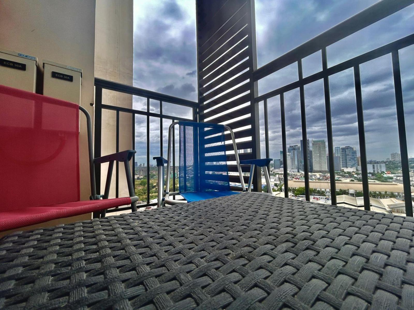 2 Bedroom Free Wifi & Netflix - Circulo Verde, Eastwood Libis, Quezon Apartment Manila