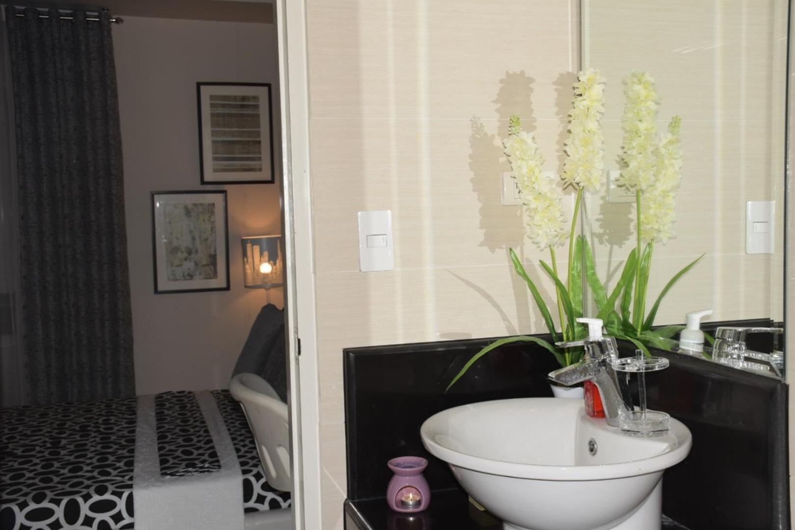 Apartment Spotless Cozy Unit @ 150 Newport Across Naia T3 *