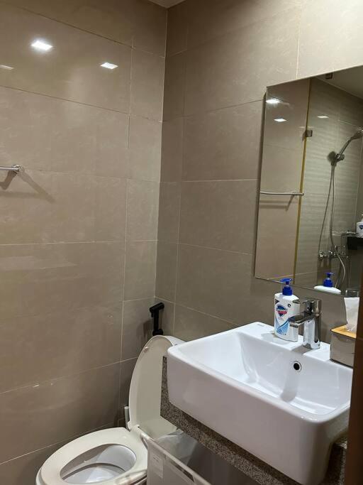 Classy And Spacious 1br-t1