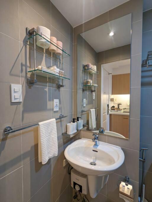 Stylish Moroccan Flair In Commonwealth Qc Apartment Manila