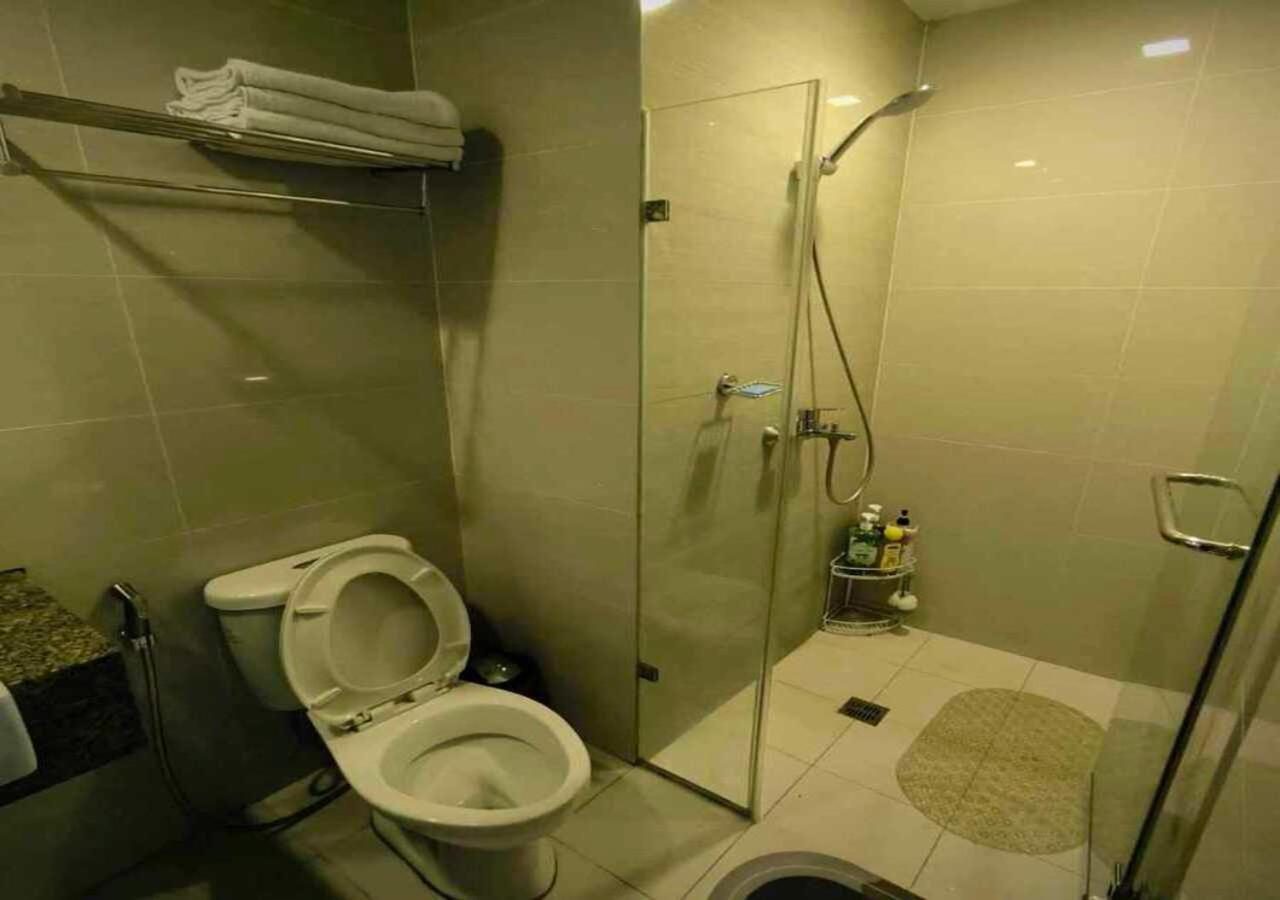 Apartment Avery's Place @ One Eastwood Avenue *