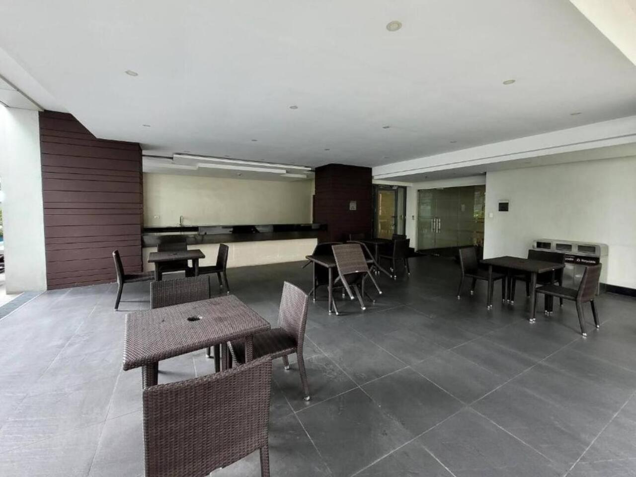 Apartment Avery's Place @ One Eastwood Avenue