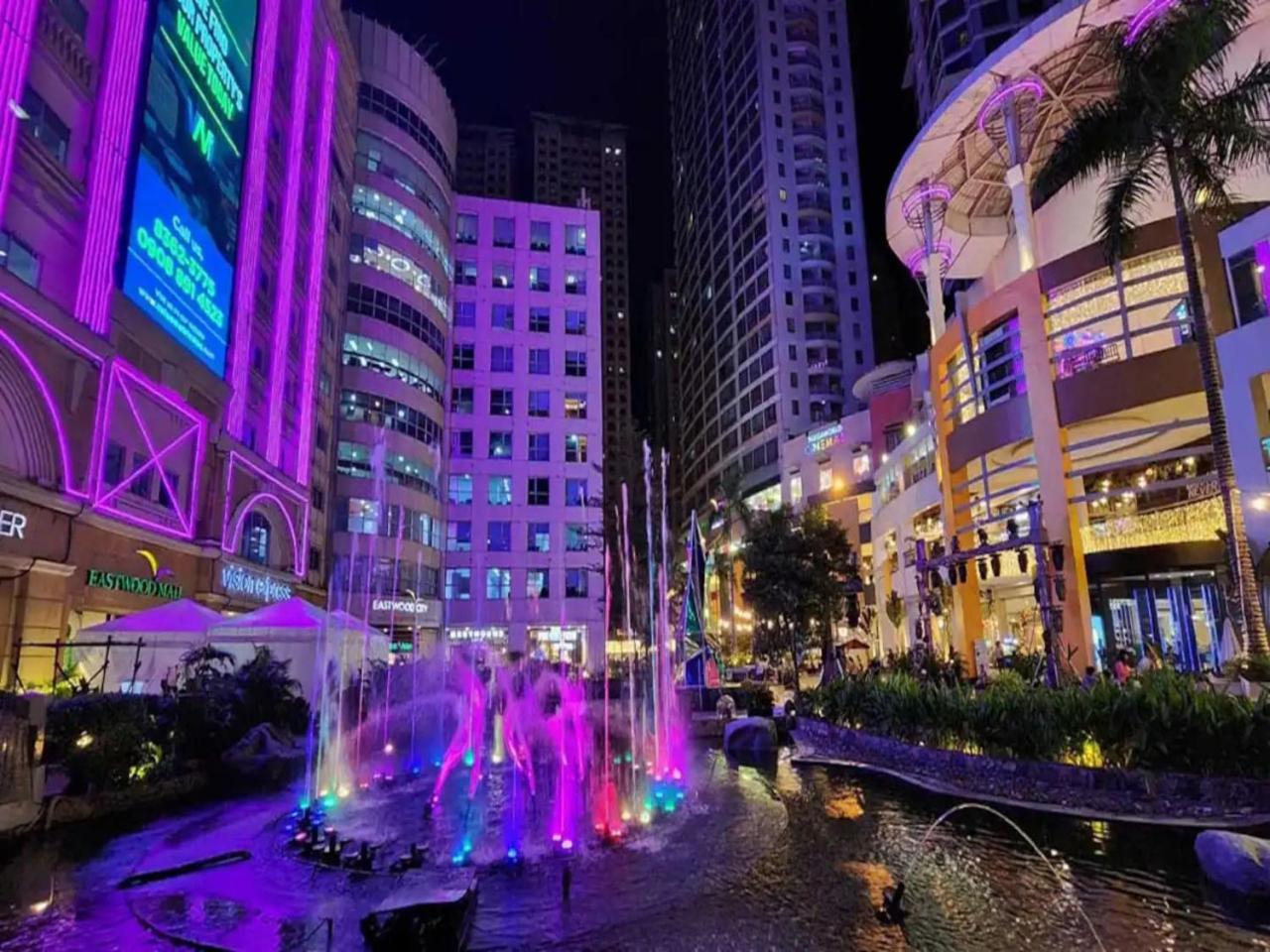 Apartment Avery's Place @ One Eastwood Avenue *