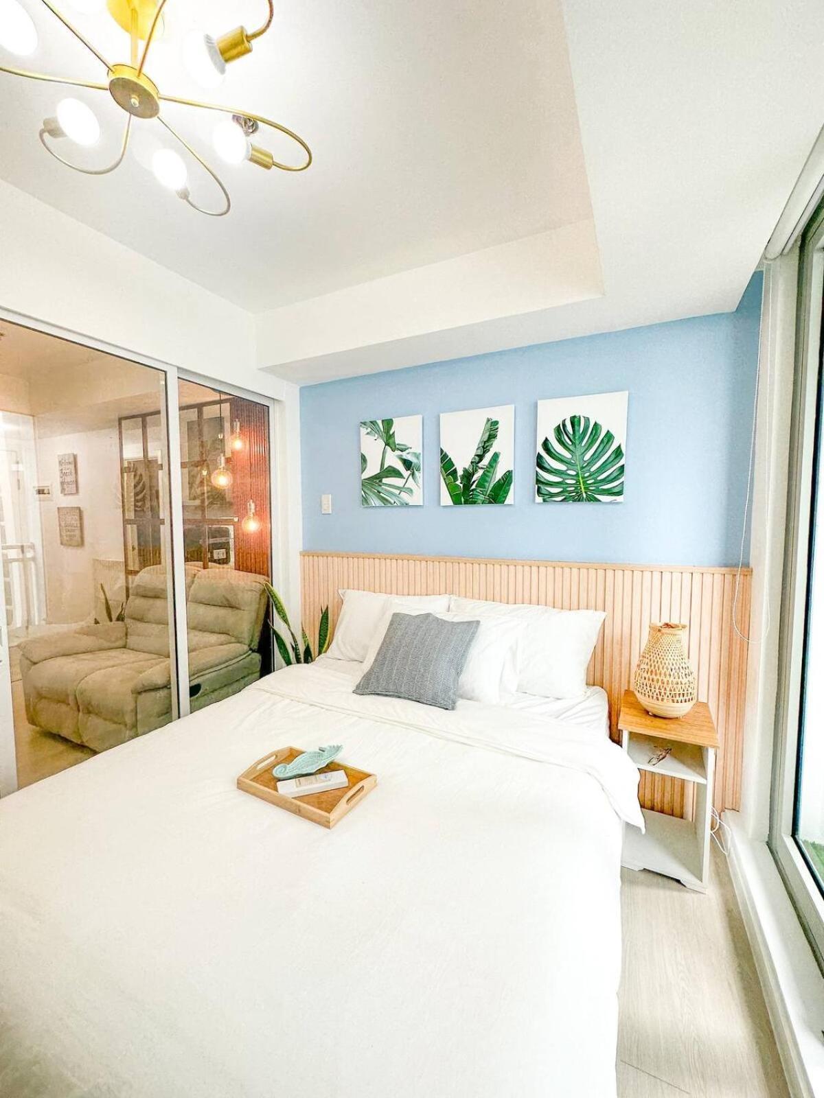 Apartment Beach Front Living In The Heart Of The City, Azure Residences Manila