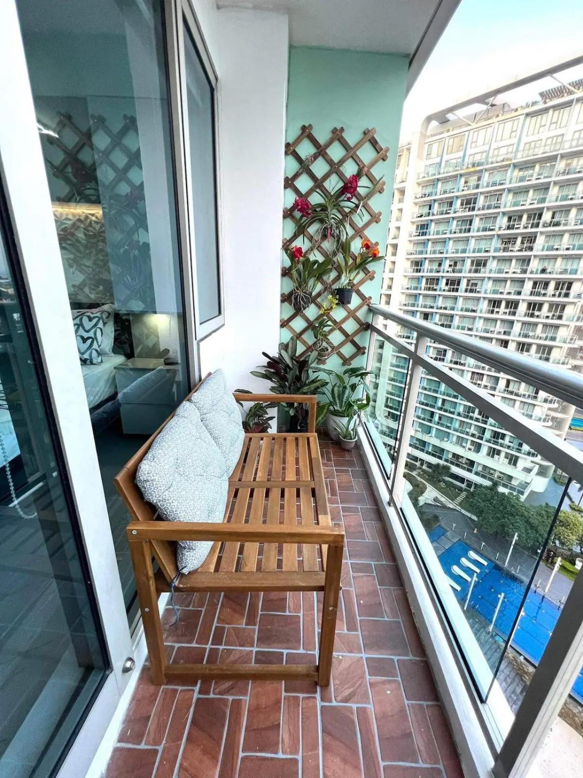 Aparthotel Riel's Condotel In Azure Beach Residences
