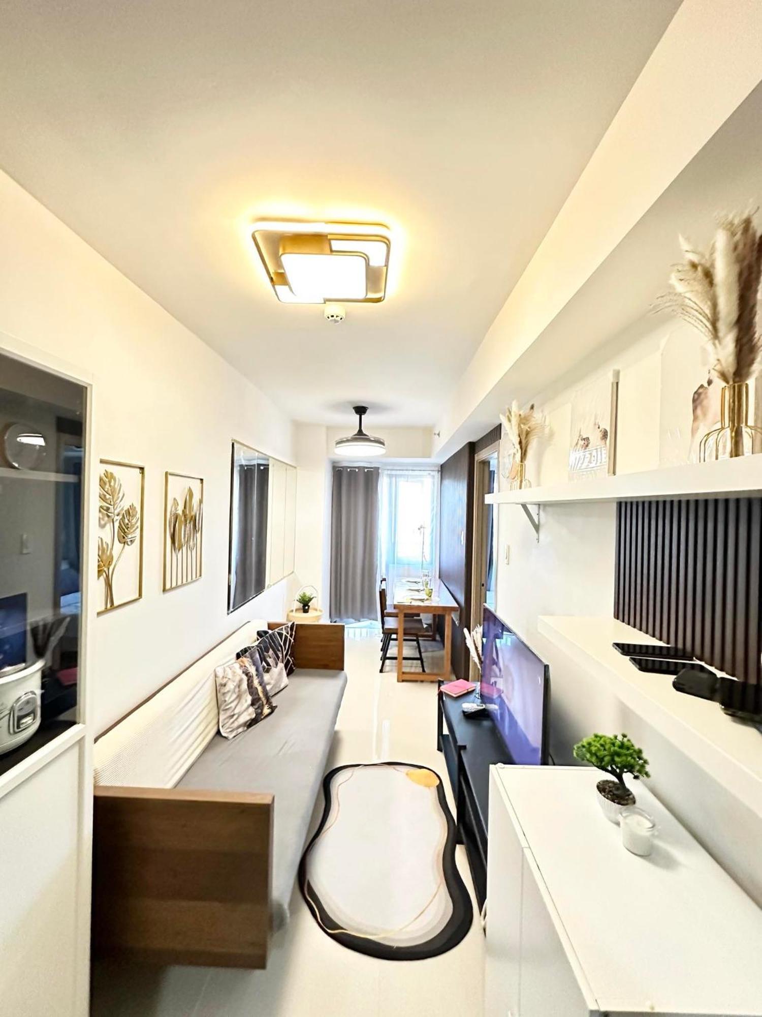 Mall Of Moa S Residences , Ikea Pasay , Naia Airport , Bay Manila