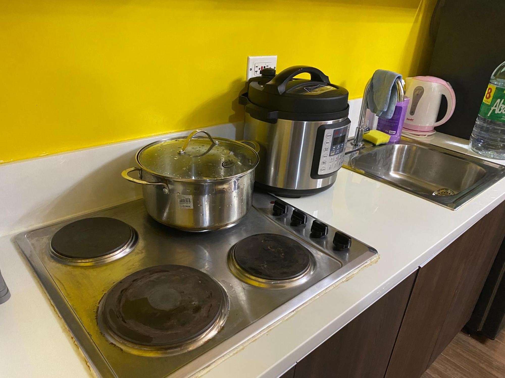 Laugh And Lounge 2 Bedroom Luxury Air Makati Apartment *