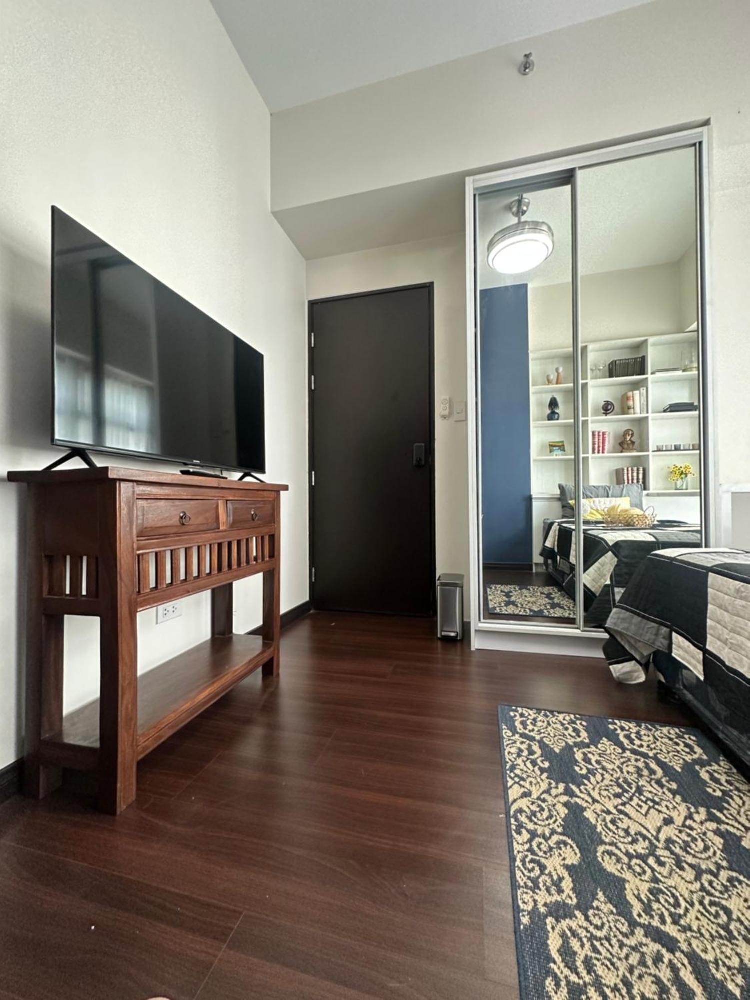 Single Bedroom With Private Toilet And Bath Homestay *