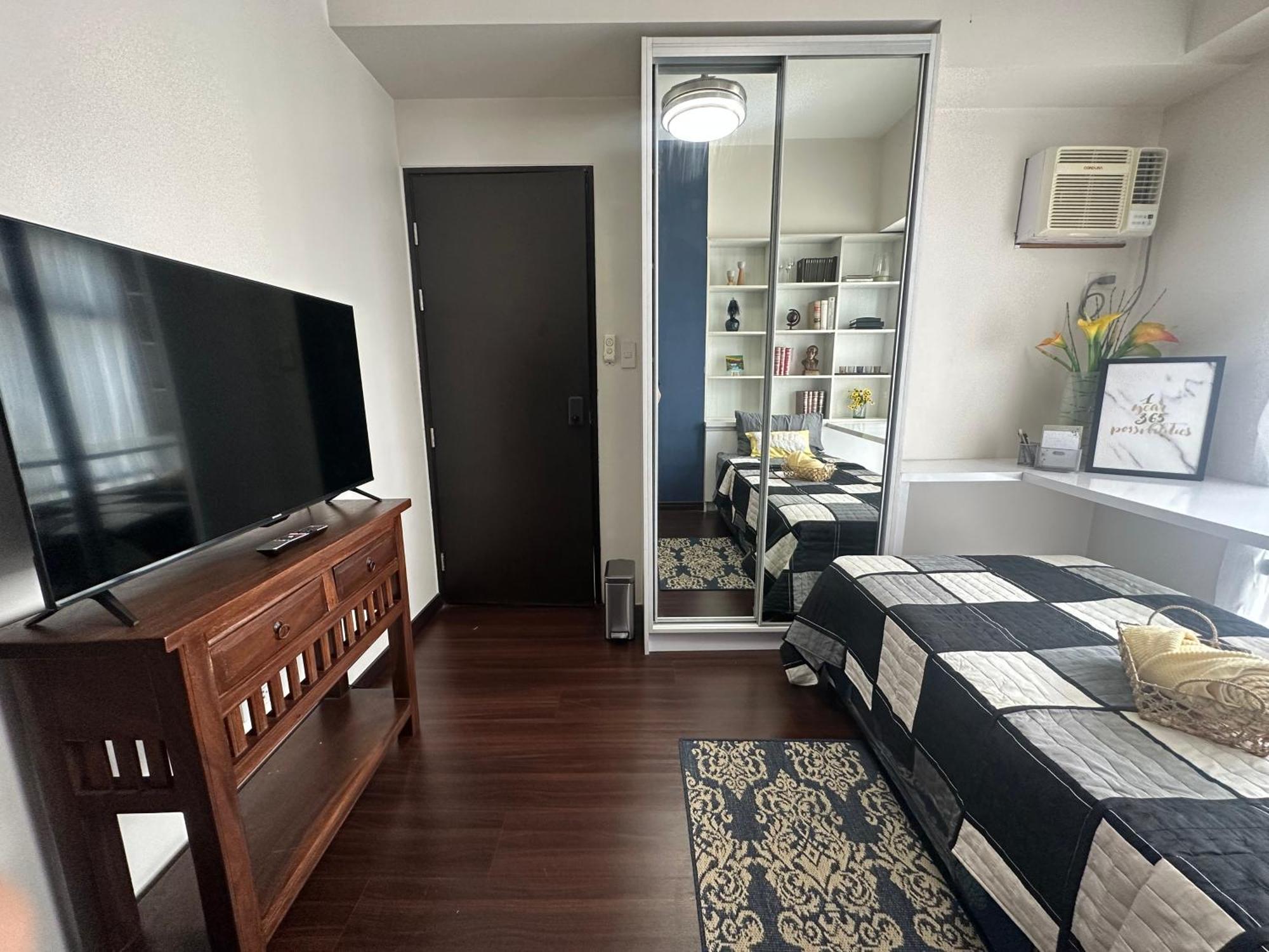 Single Bedroom With Private Toilet And Bath Homestay Manila