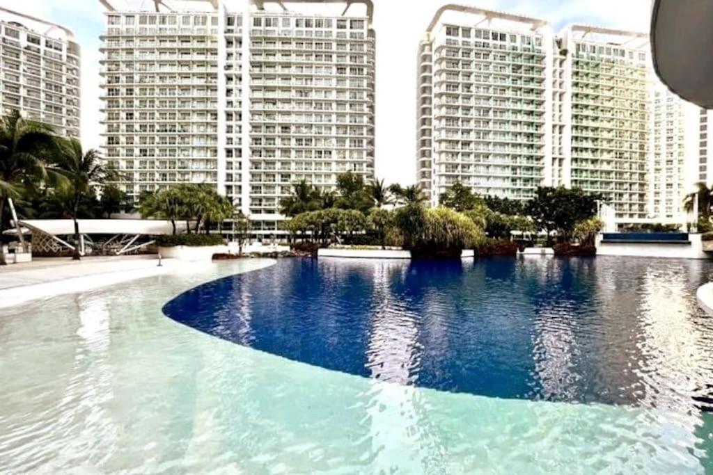 Azure Skyview 1br Netflix Karaoke Ps3 Airport Holiday home *