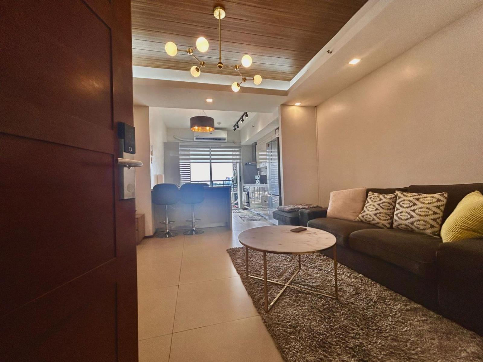2 Bedroom Free Wifi & Netflix - Circulo Verde, Eastwood Libis, Quezon