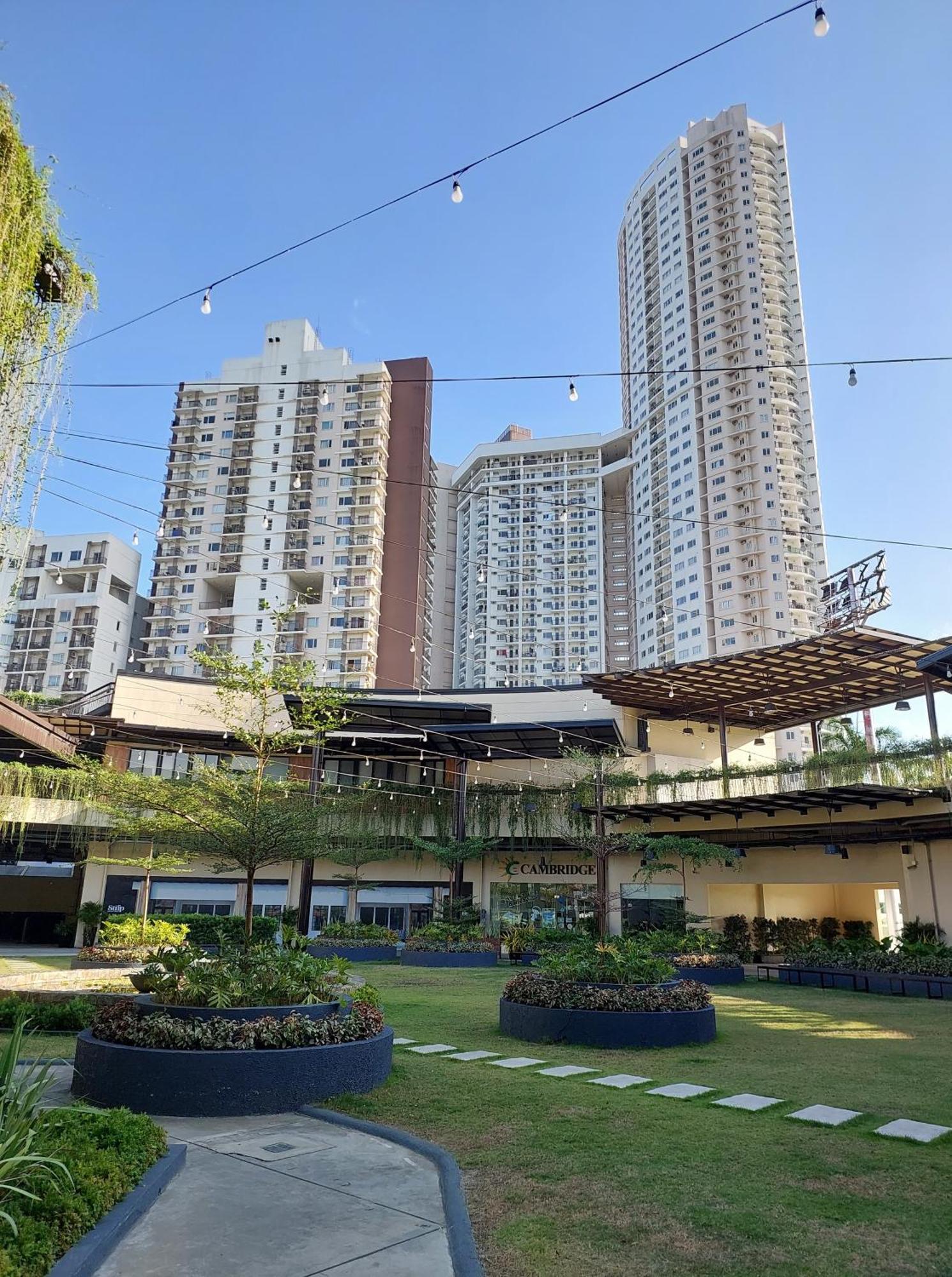 2 Bedroom Free Wifi & Netflix - Circulo Verde, Eastwood Libis, Quezon Apartment Manila