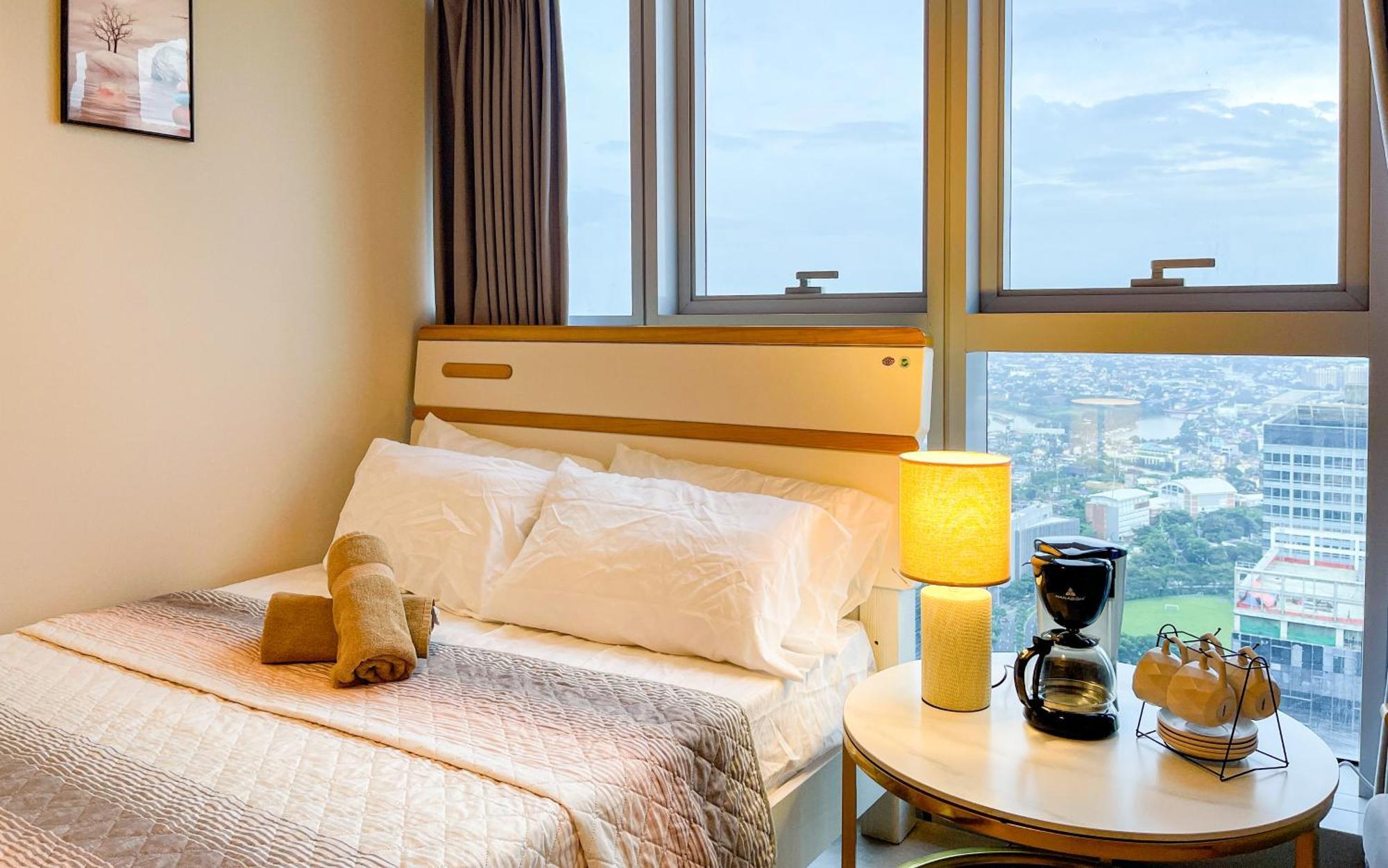 Bgc 2br Uptown Parksuites With Ps4 43 Manila