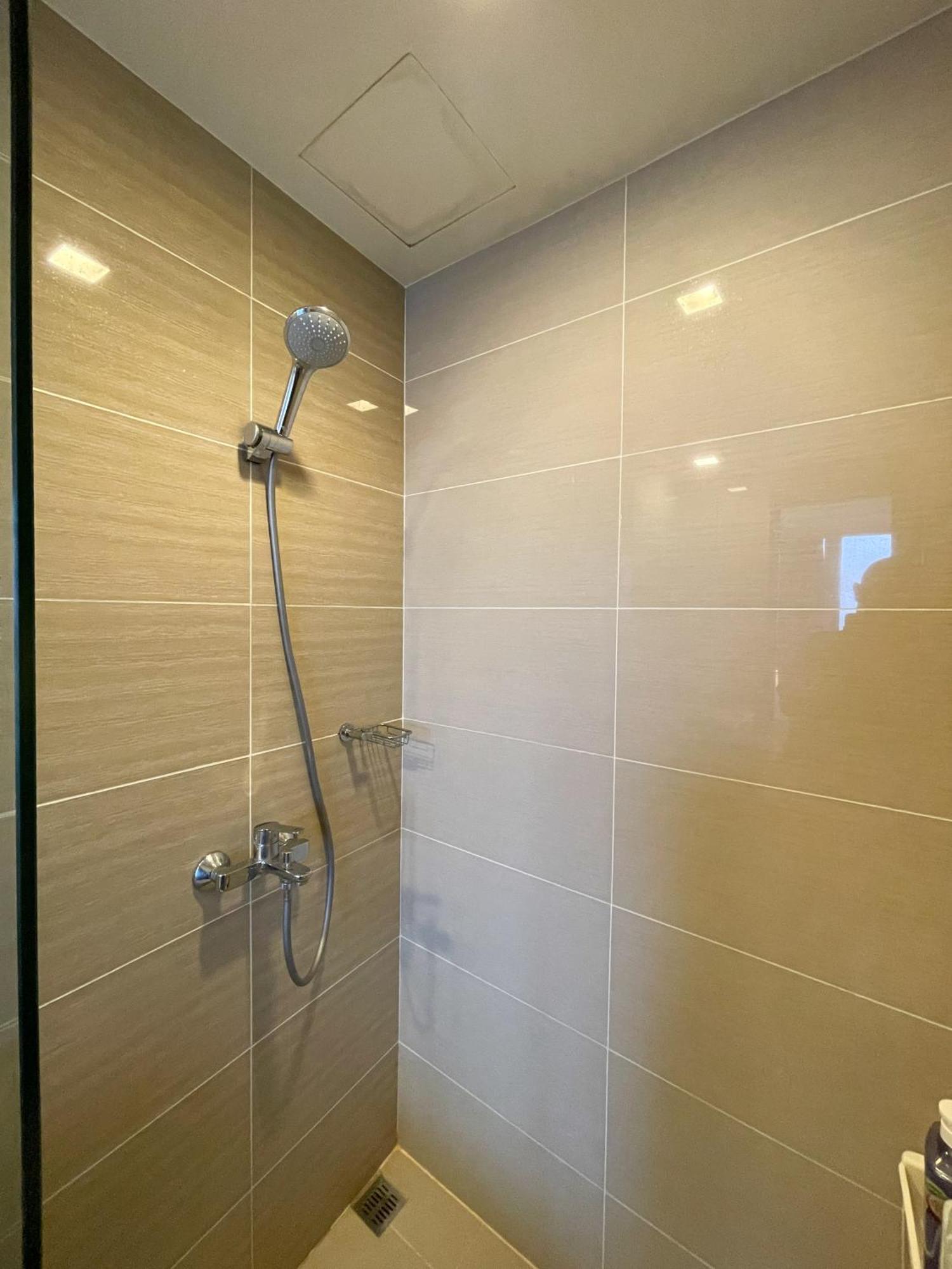 Bgc 2br Uptown Parksuites With Ps4 43 Manila