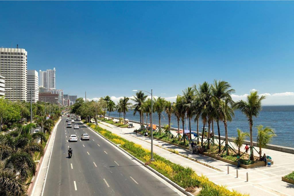 Apartment Near Airport Okada Moa W/ 60 Inch Smart Tv Manila