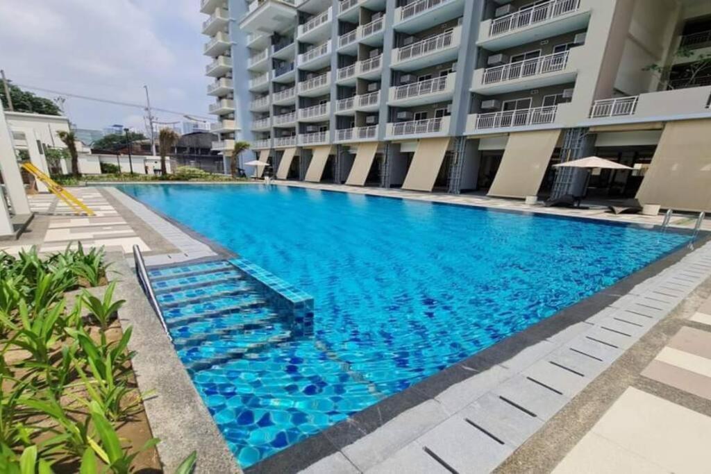 Dmci Theorabella Qc, 1 Bedroom W/bal In Cubao38sqm *