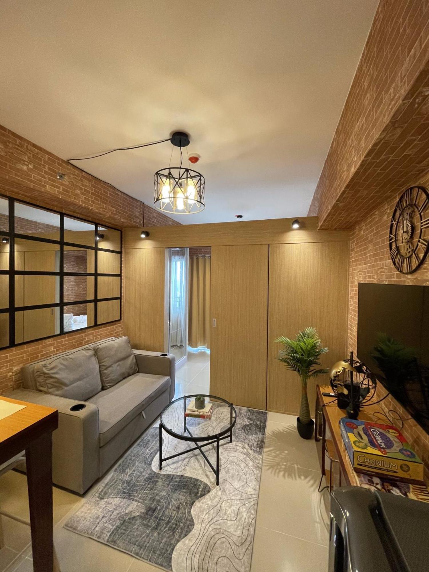 Apartment Grass Residences Industrial-themed Staycation