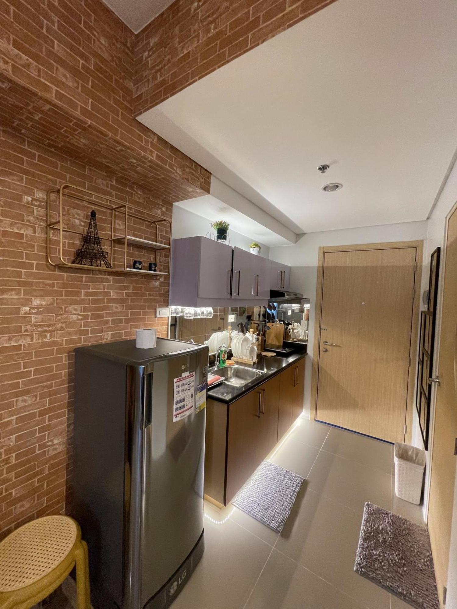 Apartment Grass Residences Industrial-themed Staycation *