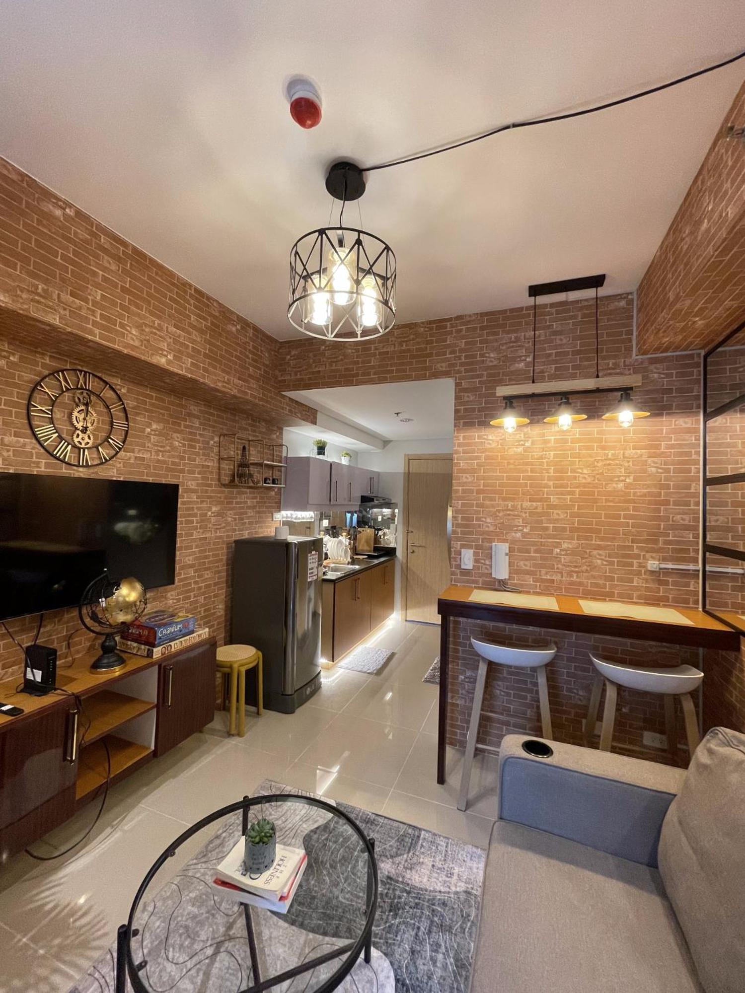 Apartment Grass Residences Industrial-themed Staycation