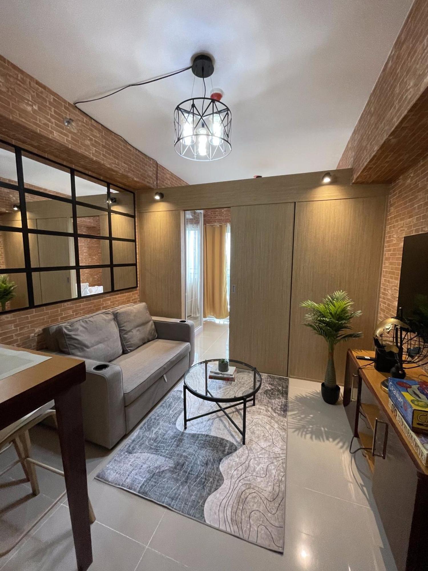 Apartment Grass Residences Industrial-themed Staycation