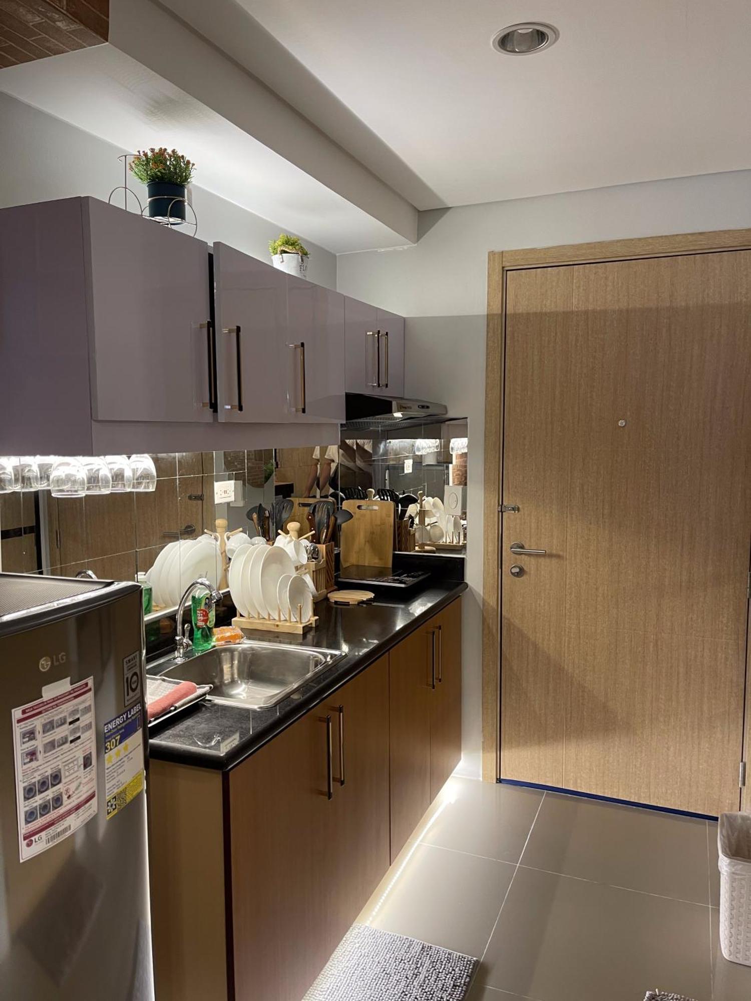 Apartment Grass Residences Industrial-themed Staycation