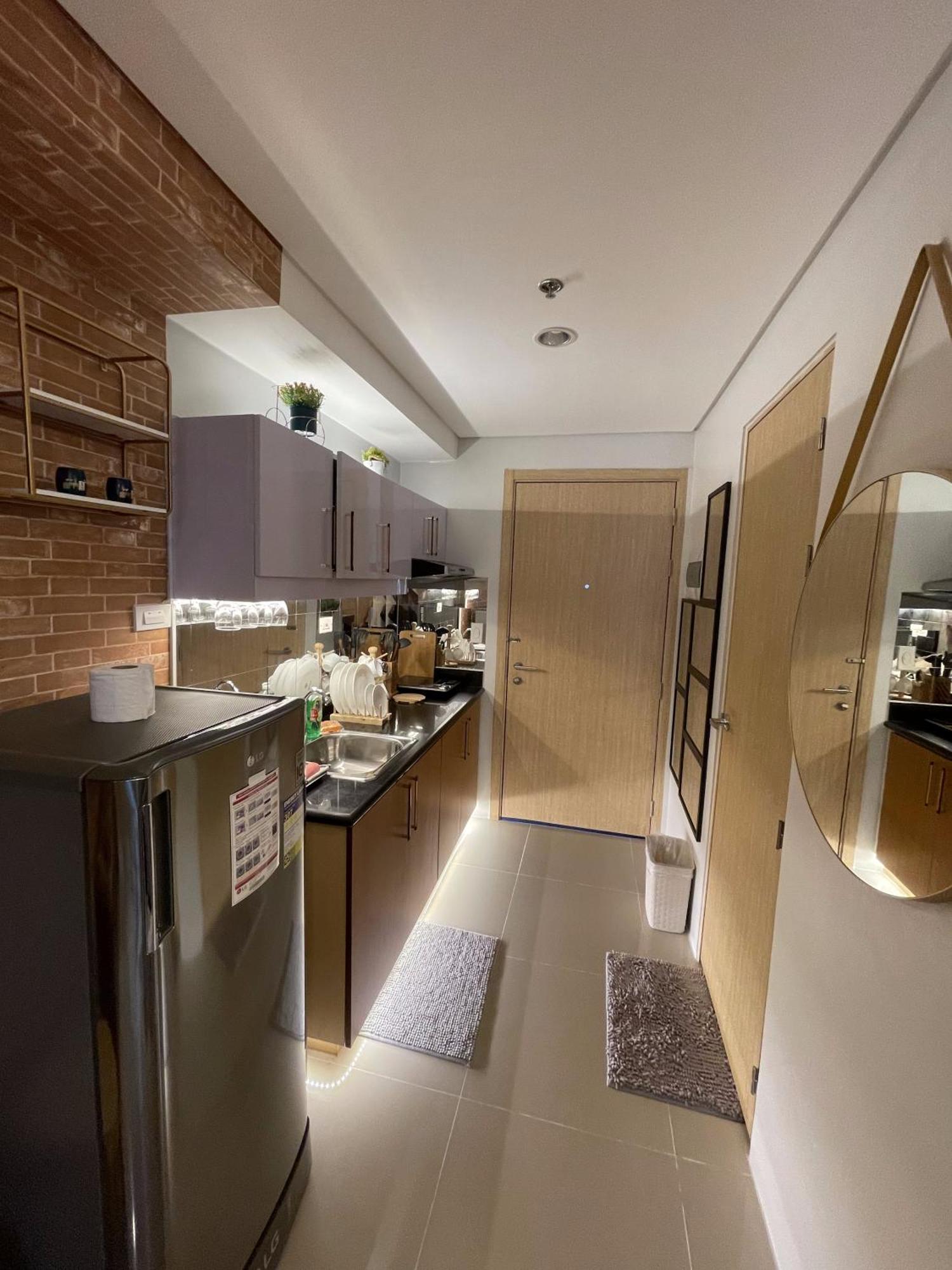 Apartment Grass Residences Industrial-themed Staycation