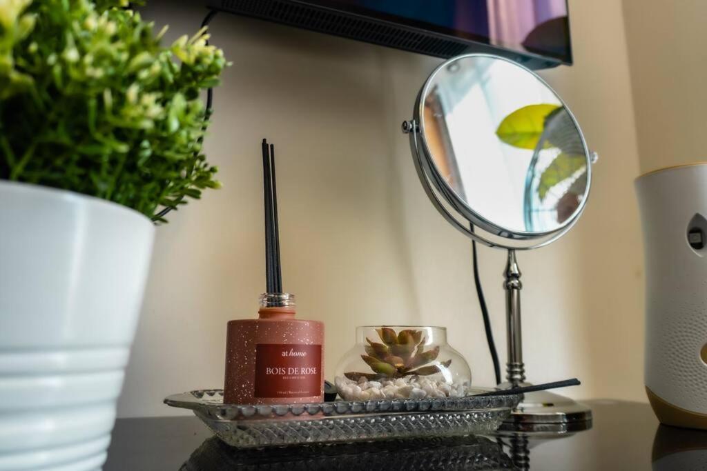 Luxury In Pasig Fastwifipoolsmartlock Apartment Manila