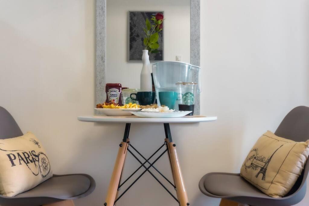 Luxury In Pasig Fastwifipoolsmartlock Apartment *