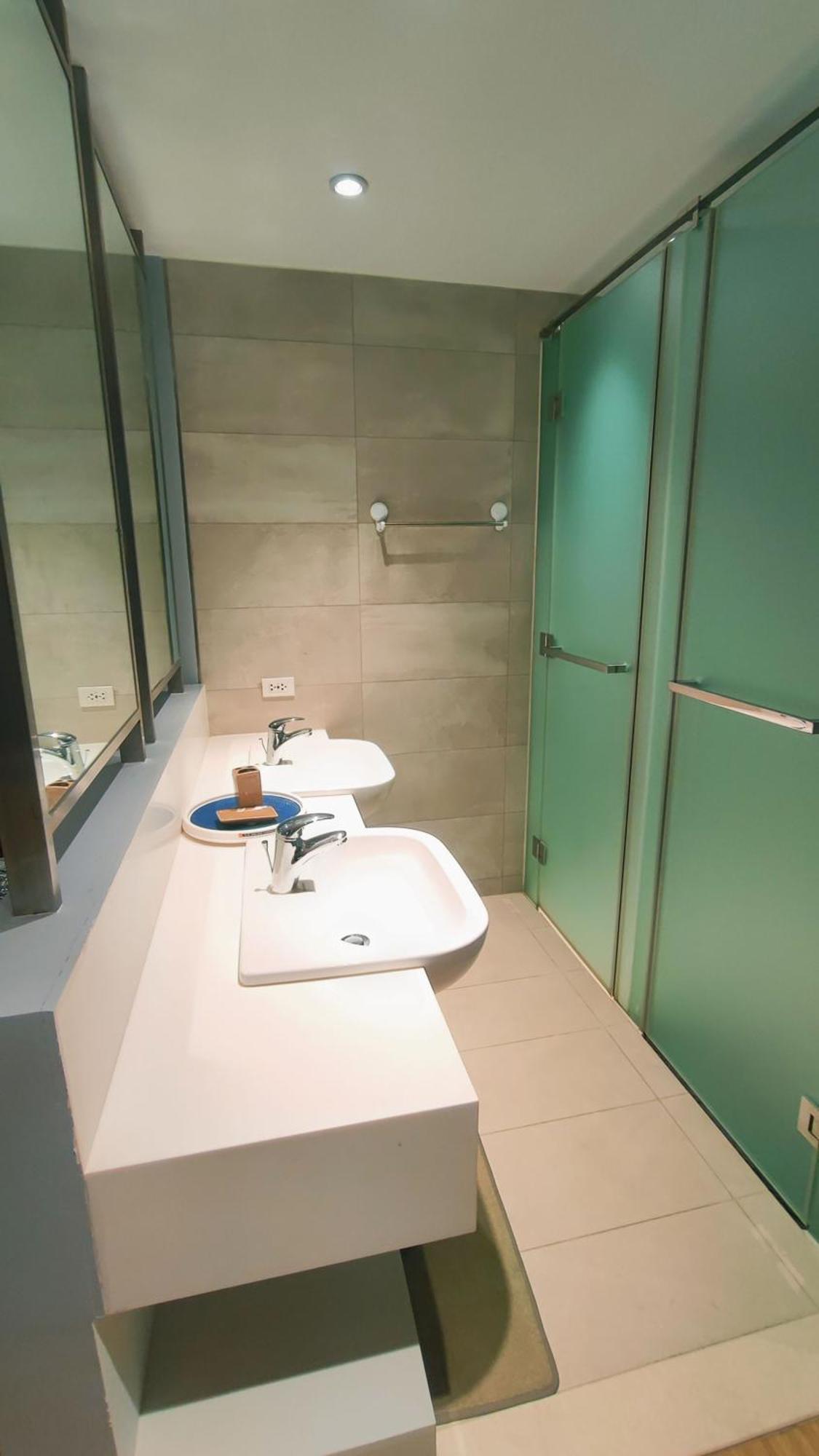 Bright Comfy W/wifi Near Makati/manila/philippines