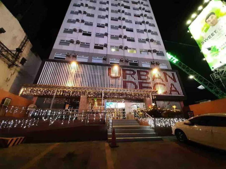 Urban Deca Edsa Staycation W/unli Wi-fi & Netflix