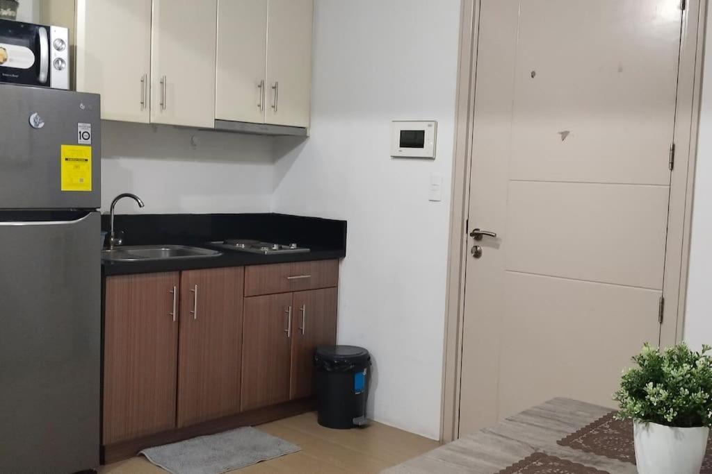 Unit Near Naia Terminal 3 *