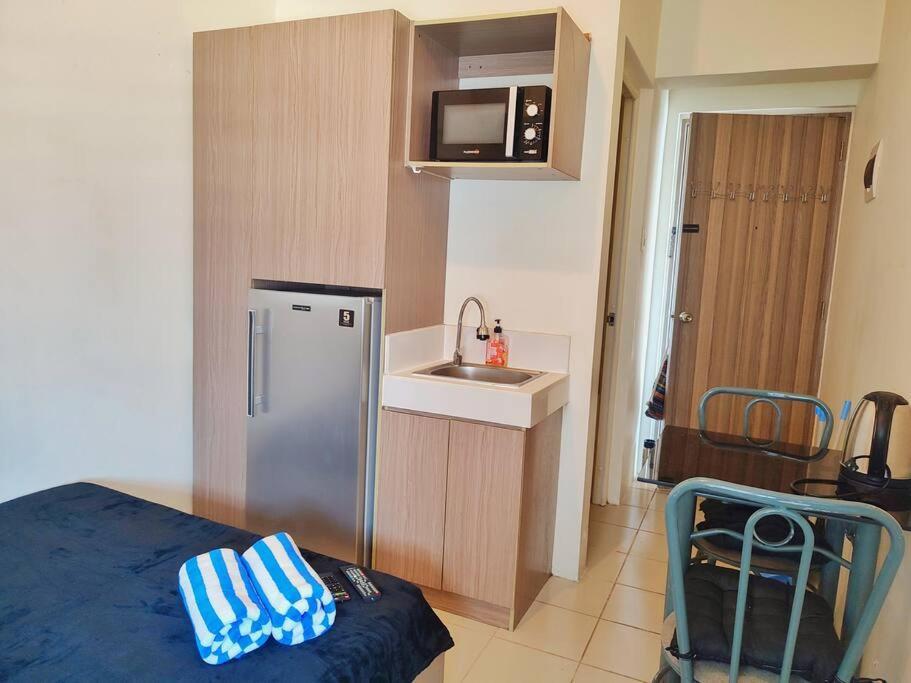 Urban Deca Edsa Staycation W/unli Wi-fi & Netflix Apartment