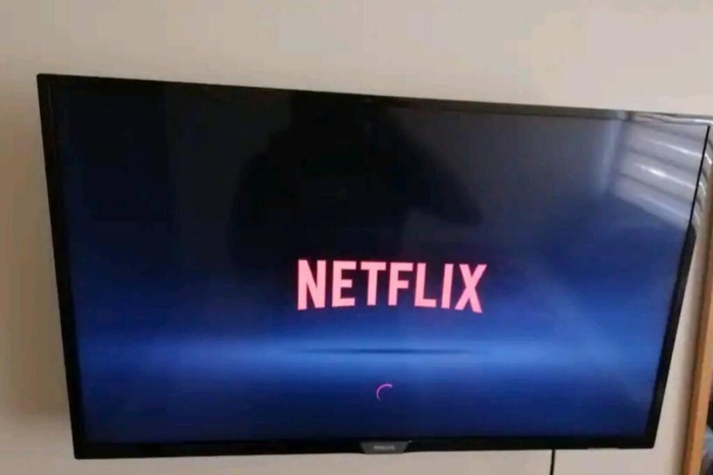Urban Deca Edsa Staycation W/unli Wi-fi & Netflix