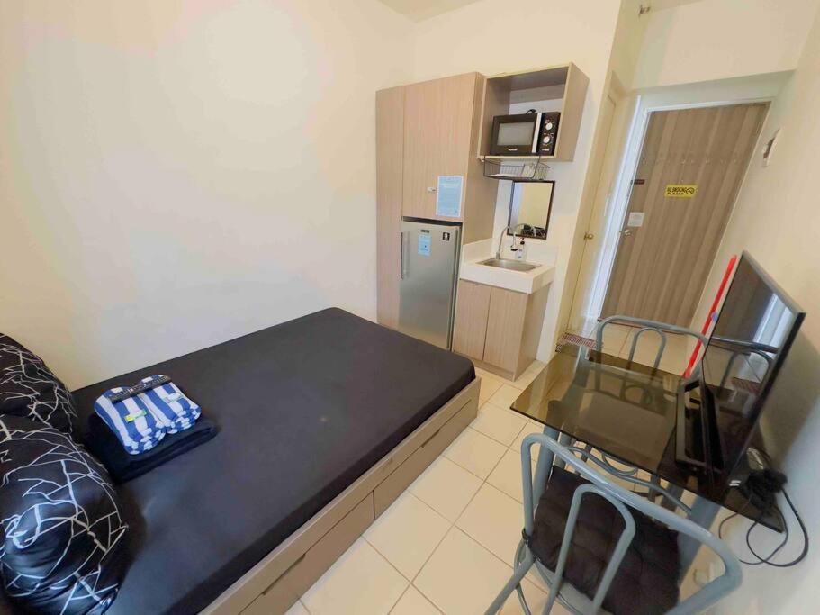Urban Deca Edsa Staycation W/unli Wi-fi & Netflix