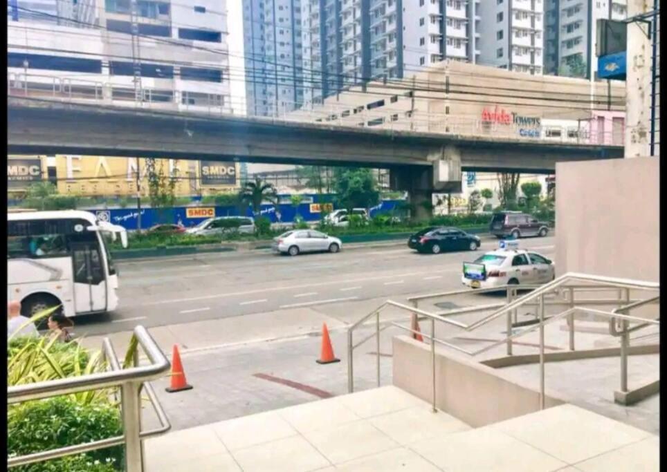 Apartment Urban Deca Edsa Staycation W/unli Wi-fi & Netflix Manila