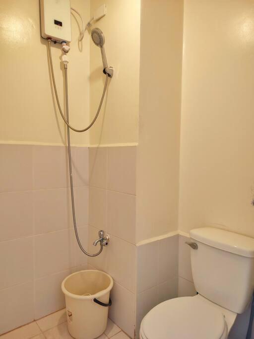 Urban Deca Edsa Budget Place W/ Unli Wi-fi Netflix Apartment Manila