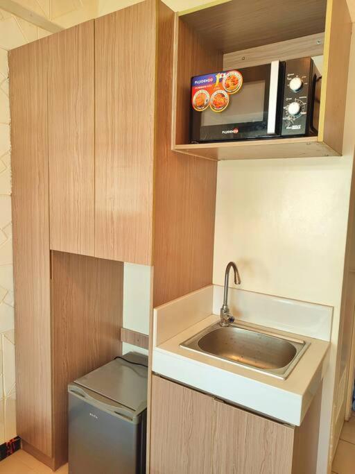 Urban Deca Edsa Budget Place W/ Unli Wi-fi Netflix Apartment Manila