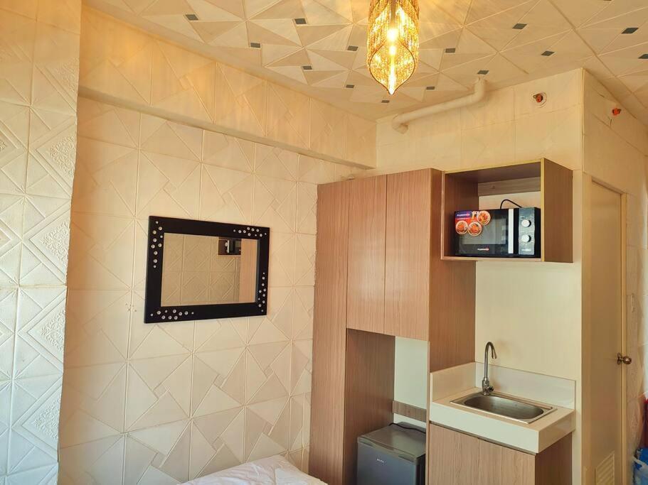 Urban Deca Edsa Budget Place W/ Unli Wi-fi Netflix Apartment *