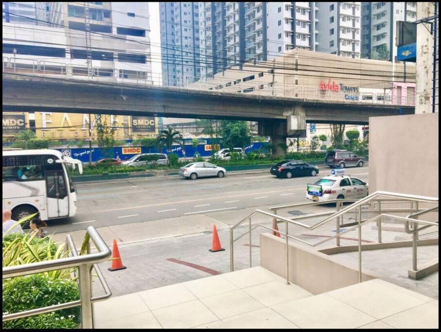 Urban Deca Edsa Budget Place W/ Unli Wi-fi Netflix Apartment Manila