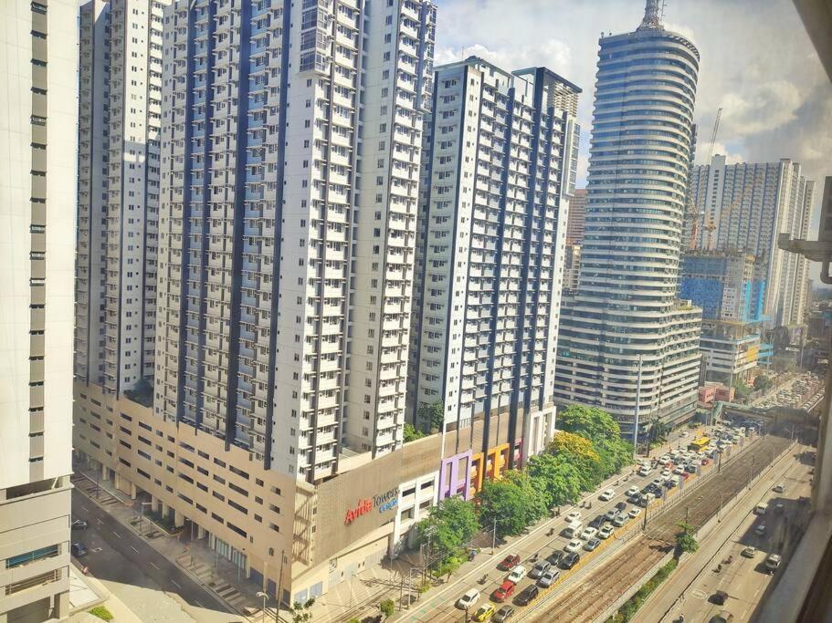 Urban Deca Edsa Budget Place W/ Unli Wi-fi Netflix