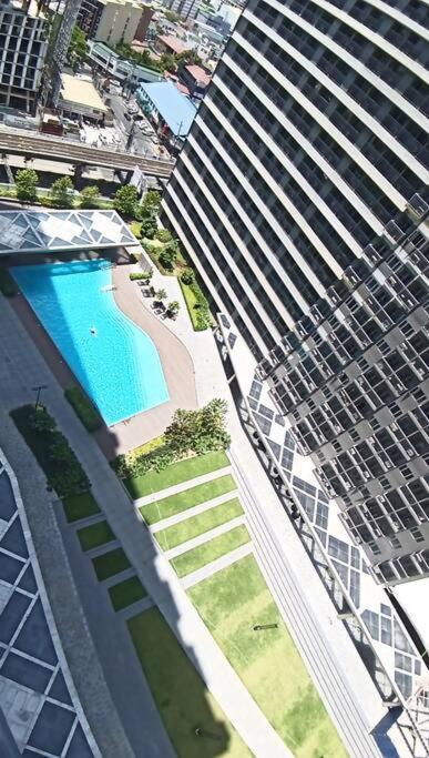 Lovely Fame@10 Vhie Apartment Manila