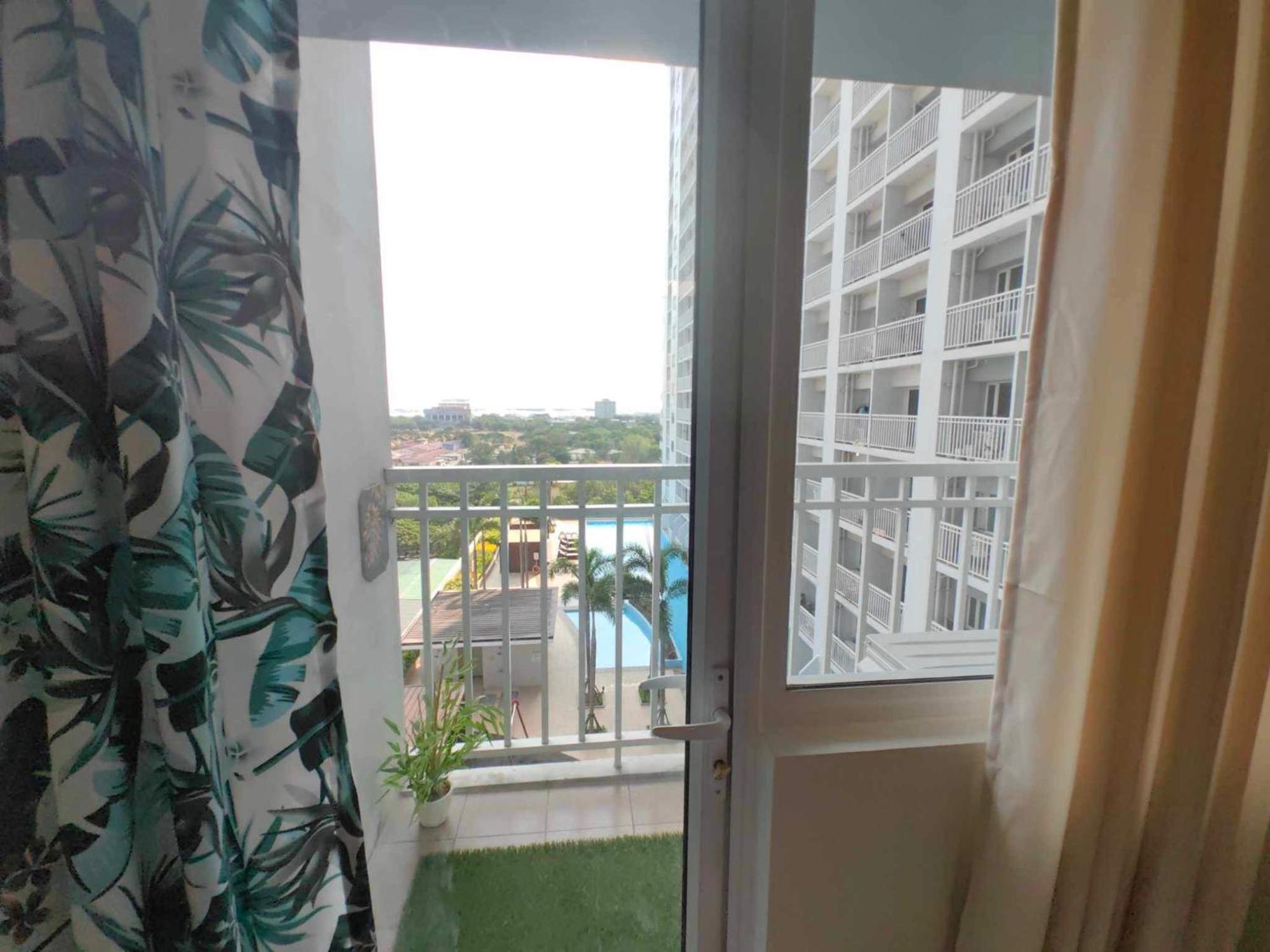 Near Moa, Naia, Picc, & Ccp That Is Comfy With A View! * Manila
