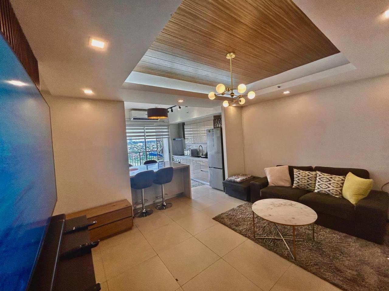 2 Bedroom Free Wifi & Netflix - Circulo Verde, Eastwood Libis, Quezon