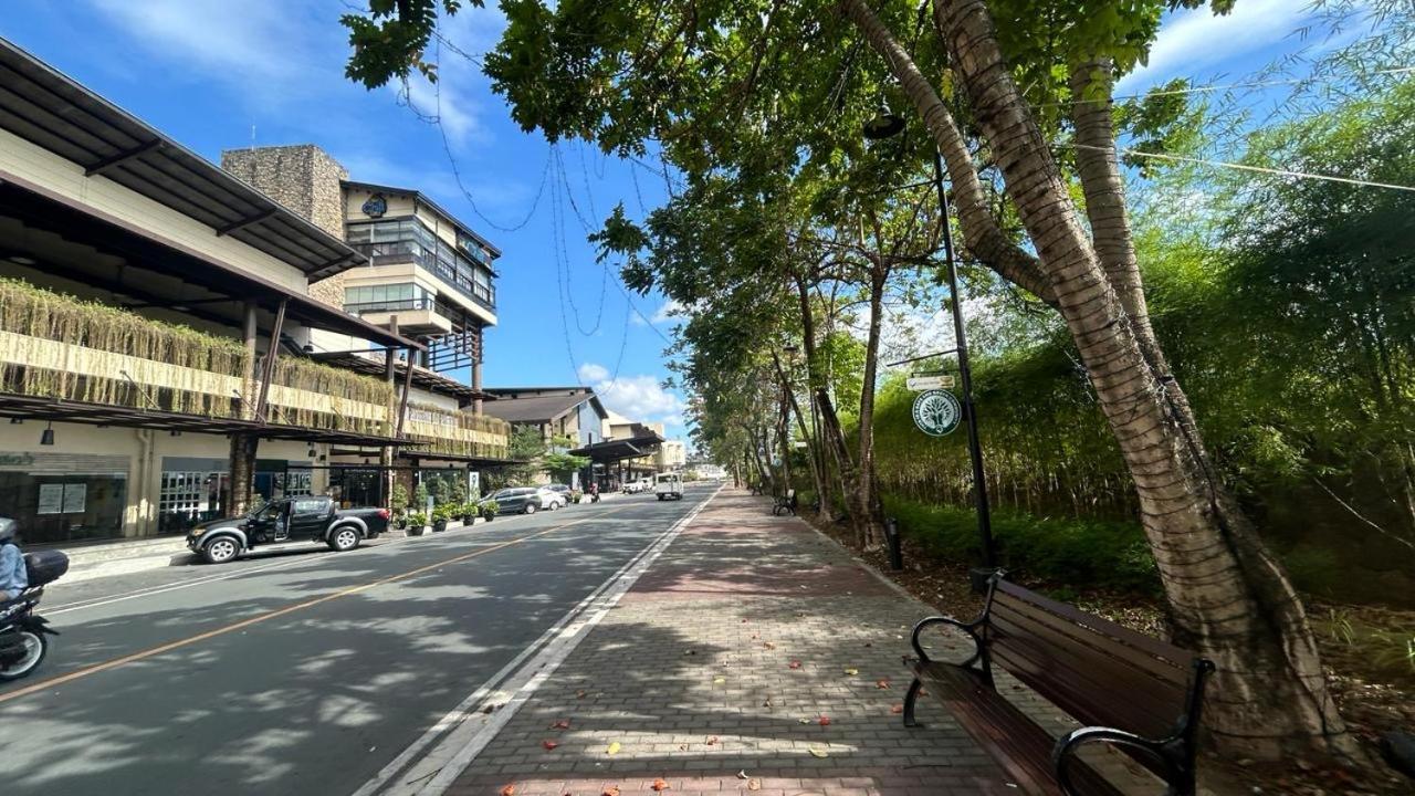 2 Bedroom Free Wifi & Netflix - Circulo Verde, Eastwood Libis, Quezon