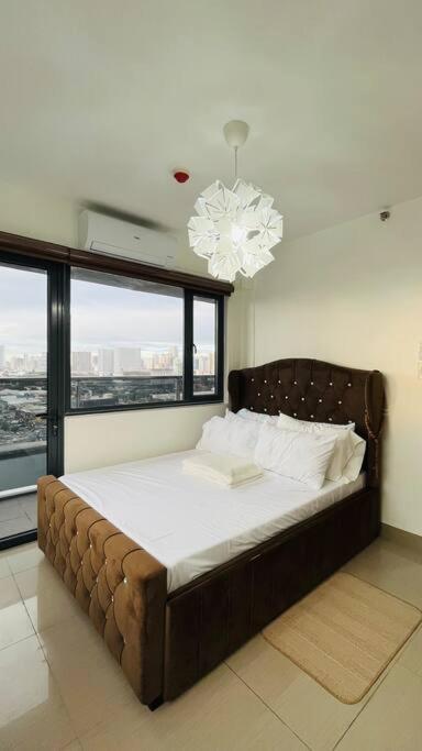 2br W/ Balcony Bay View Manila