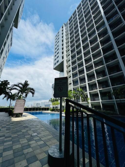 Apartment 2br W/ Balcony Bay View *