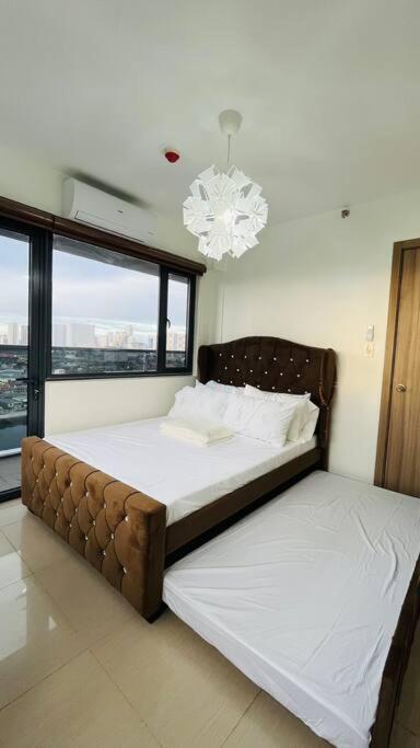 2br W/ Balcony Bay View Manila