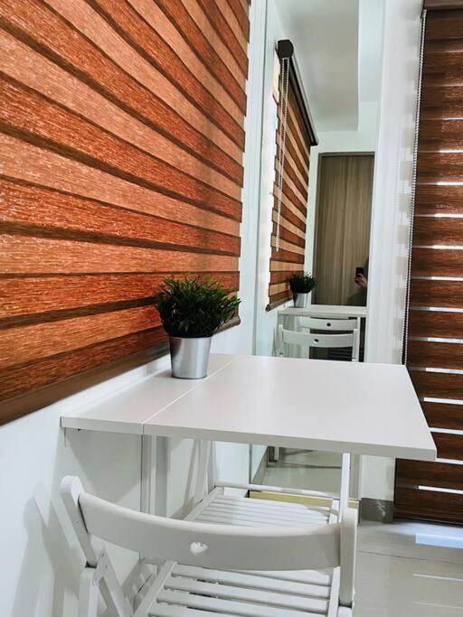 2br W/ Balcony Bay View * Manila